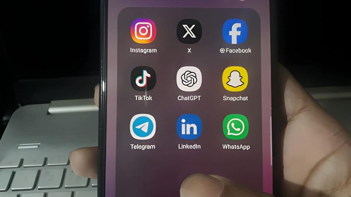 The Snapchat Hacks And Tips You Need To Know